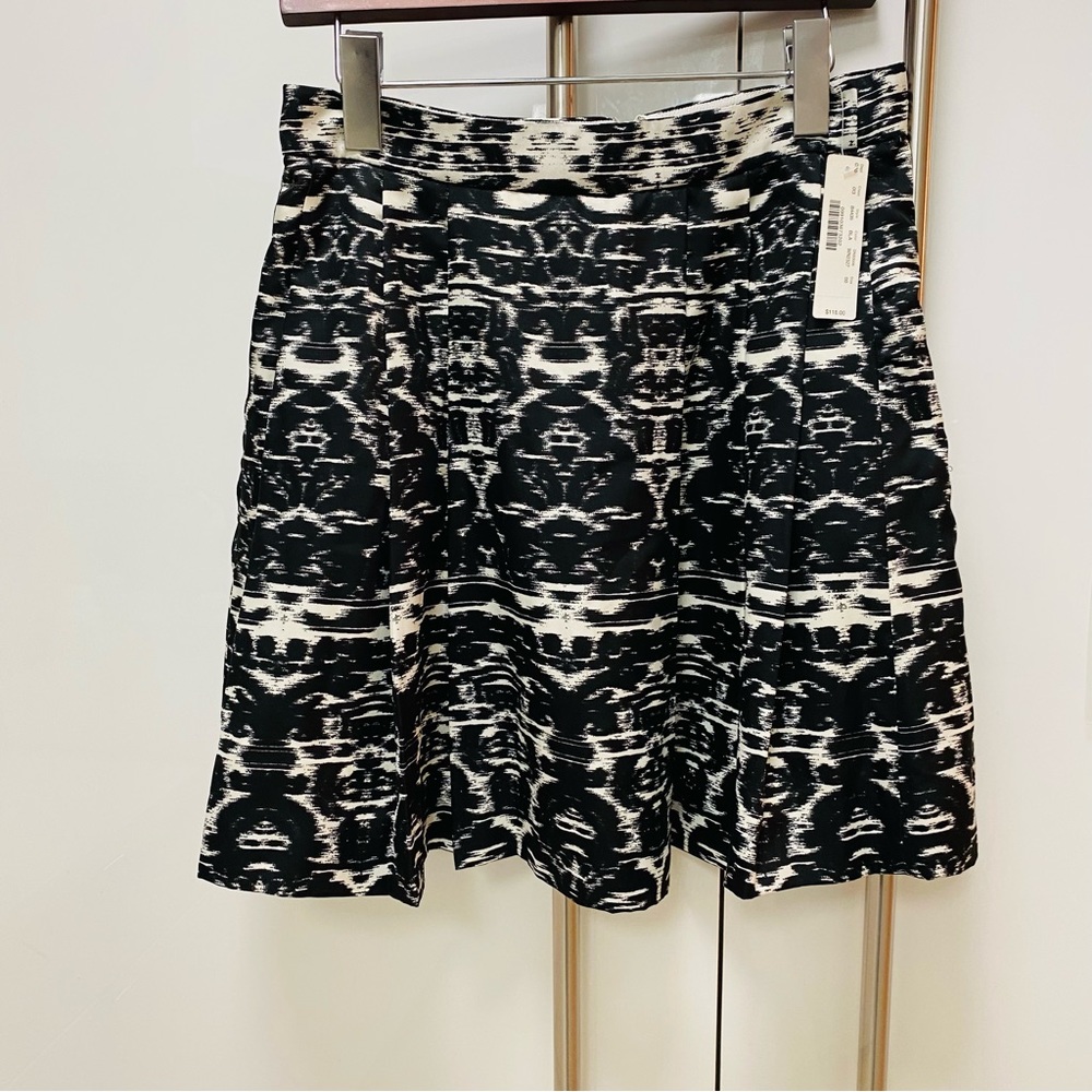 NWT J. Crew Pleated Skirt, Size 00 Black White, Lined